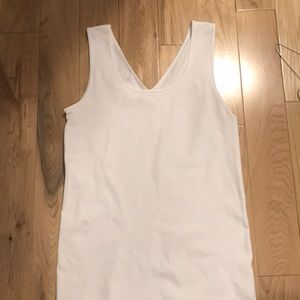 Tahari white fitted tank